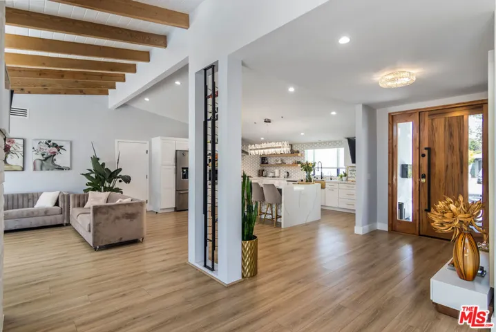 4821 Heaven Avenue, Los Angeles, California 91364