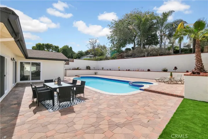 27135 Shorewood Road, Rancho Palos Verdes, California 90275