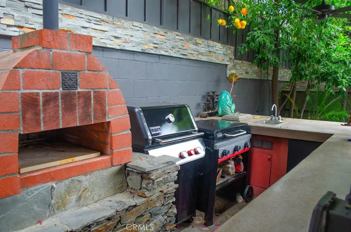 3830 Markridge Road, Glendale, California 91214