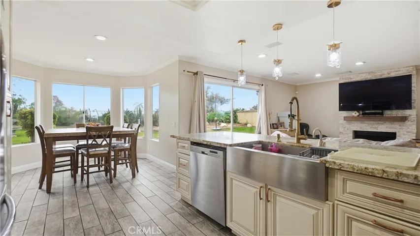 20 Monte Diablo, Pomona, California 91766