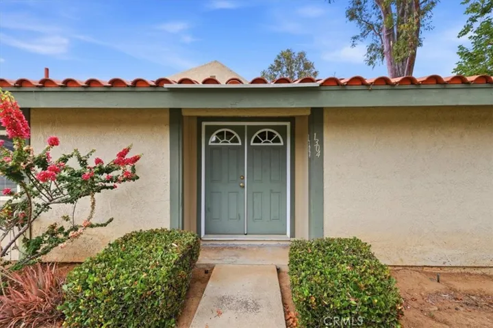 1304 Camelot, Corona, California 92882