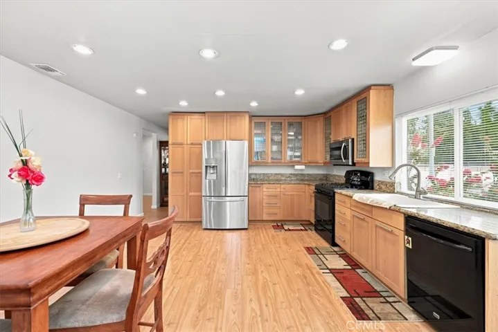 1304 Camelot, Corona, California 92882