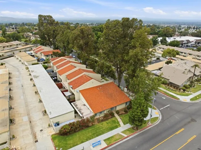 1304 Camelot, Corona, California 92882