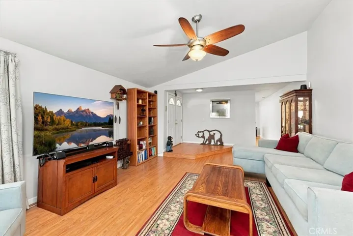 1304 Camelot, Corona, California 92882
