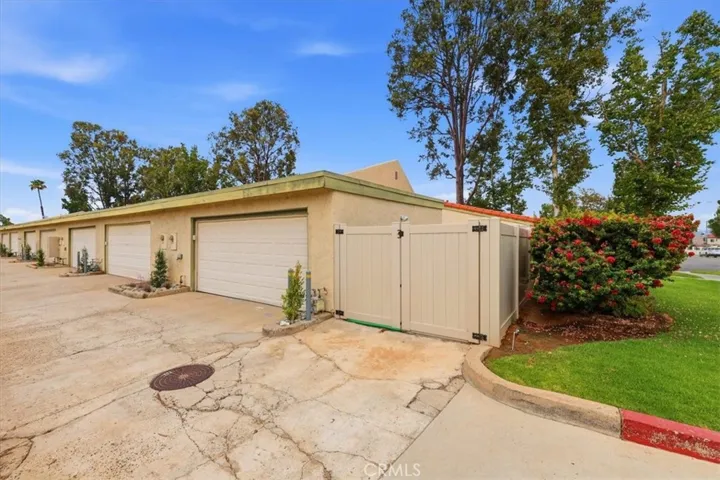 1304 Camelot, Corona, California 92882