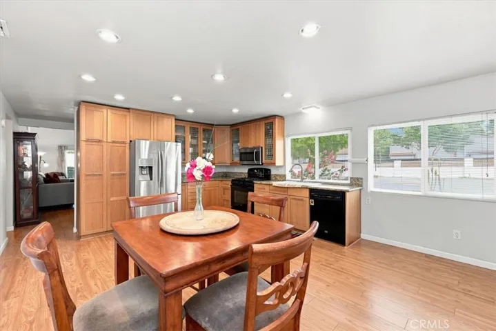 1304 Camelot, Corona, California 92882