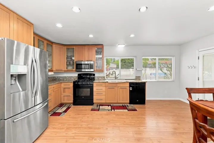 1304 Camelot, Corona, California 92882