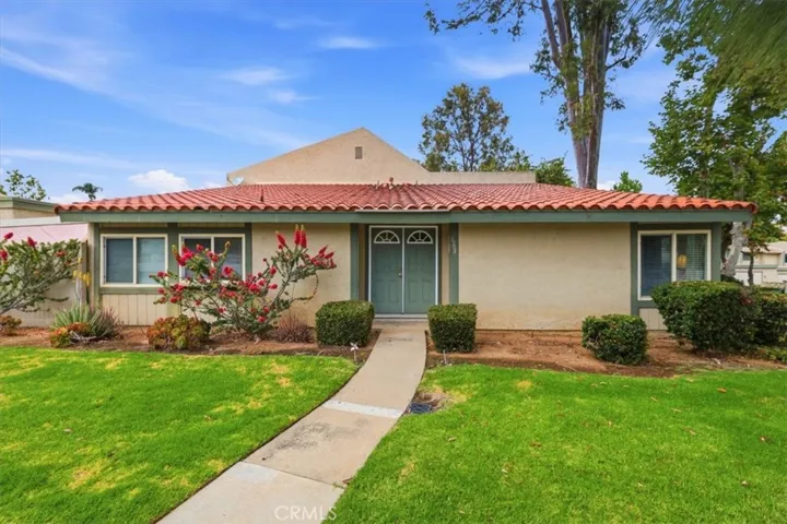 1304 Camelot, Corona, California 92882