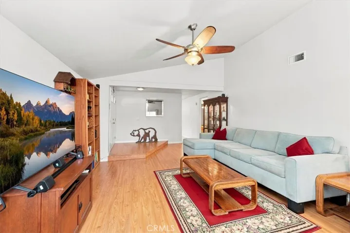 1304 Camelot, Corona, California 92882