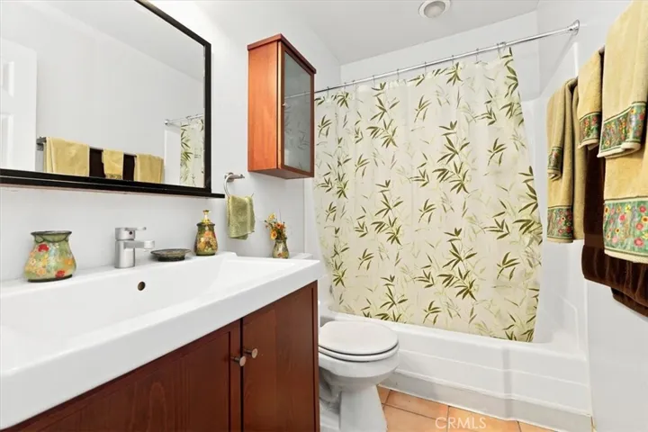 1304 Camelot, Corona, California 92882