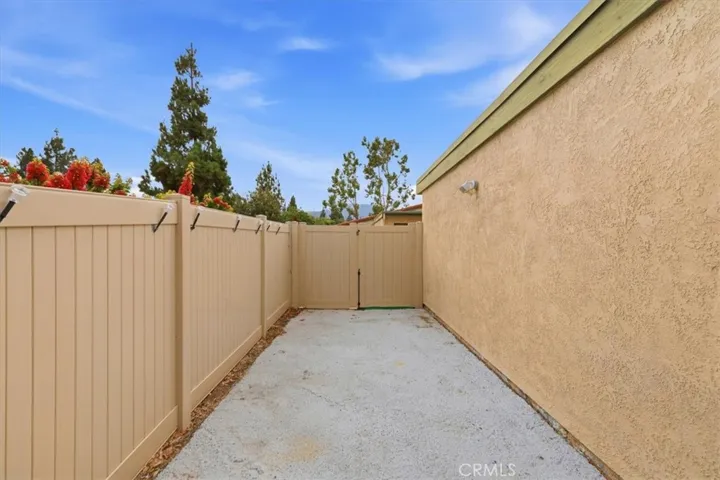 1304 Camelot, Corona, California 92882