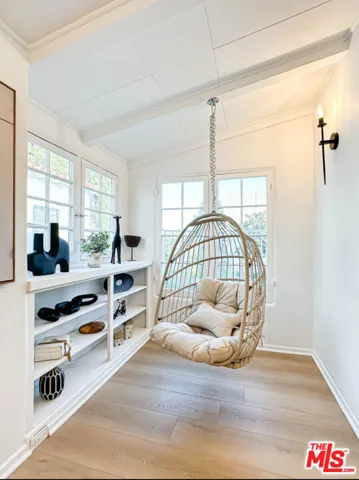 239 S Doheny Drive, Beverly Hills, California 90211