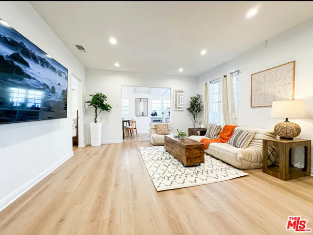 239 S Doheny Drive, Beverly Hills, California 90211
