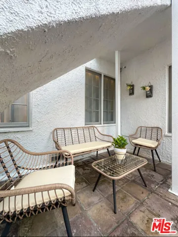 239 S Doheny Drive, Beverly Hills, California 90211