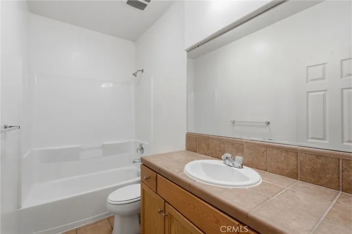 3042 W Delta, Visalia, California 93291