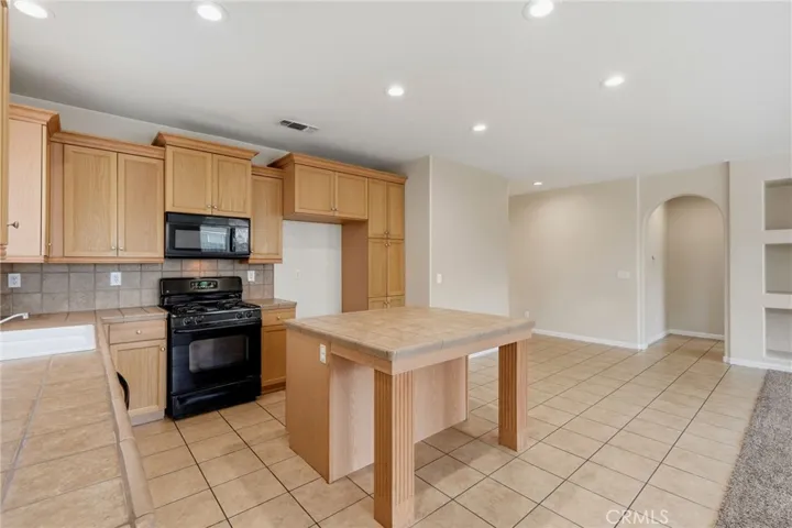 3042 W Delta, Visalia, California 93291