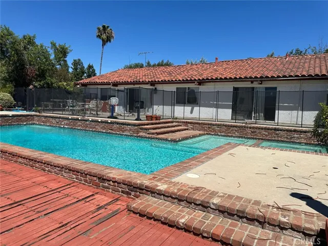 3831 Alonzo, Encino, California 91316