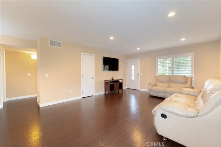 19722 Avenue Of The Oaks, Newhall, California 91321