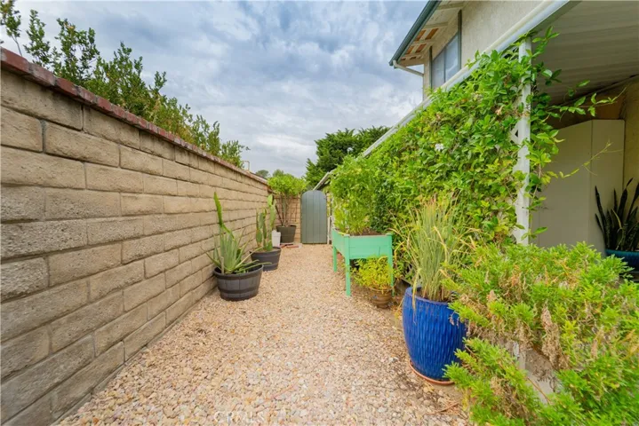 19722 Avenue Of The Oaks, Newhall, California 91321