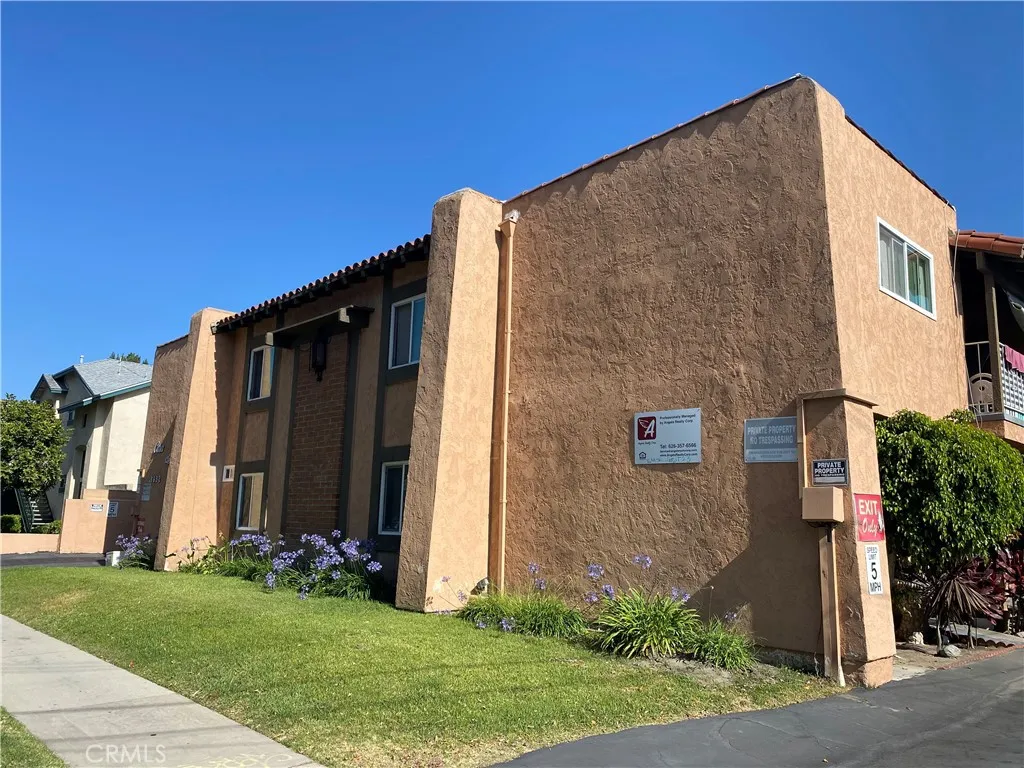 7632 Crescent