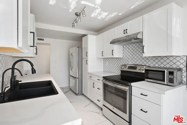 1230 Horn Avenue 200, West Hollywood, California 90069
