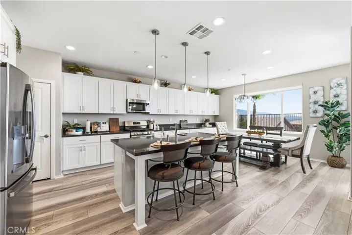 28431 Ascent, Saugus, California 91350
