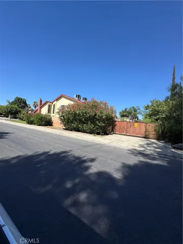 7813 Nairn Court, Bakersfield, California 93309