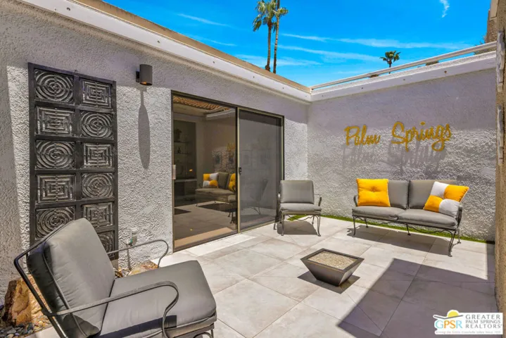 2425 Silver Oak Circle, Palm Springs, California 92264