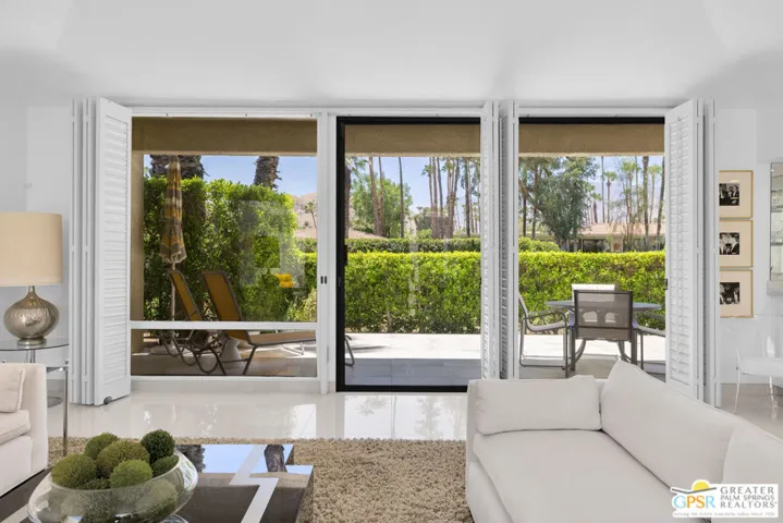 2425 Silver Oak Circle, Palm Springs, California 92264