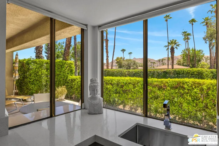 2425 Silver Oak Circle, Palm Springs, California 92264