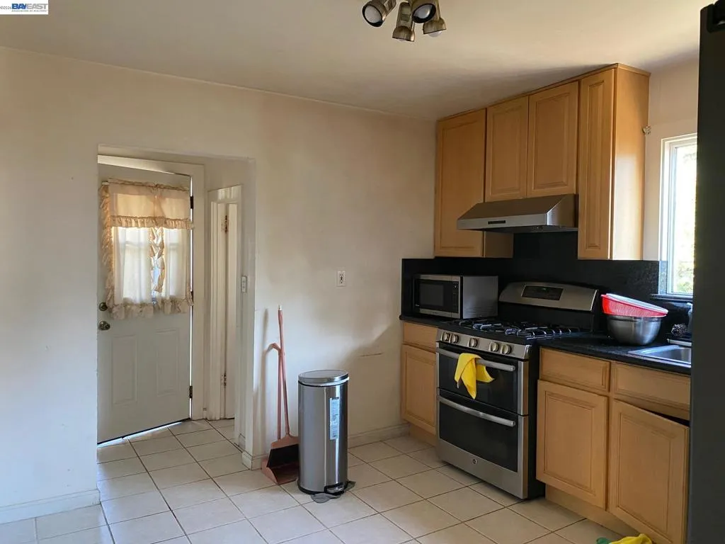 3264 Kansas, Oakland, California 94602 — photo 4