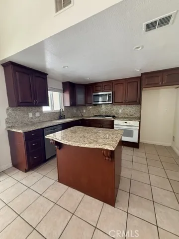 3841 Yuba River, Ontario, California 91761