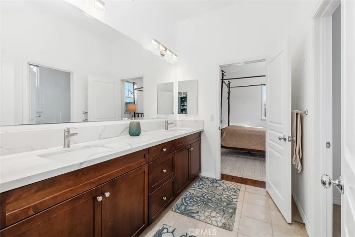 Full guest bath, dual vanity sink, shower, tub