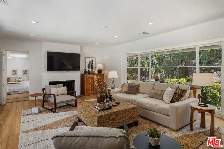 1955 Windover Road, Pasadena, California 91107