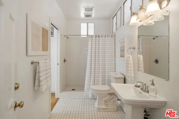 1955 Windover Road, Pasadena, California 91107