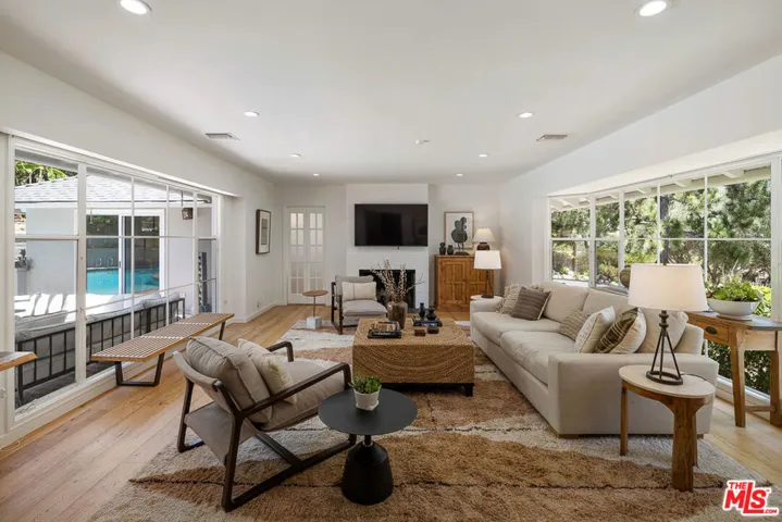 1955 Windover Road, Pasadena, California 91107