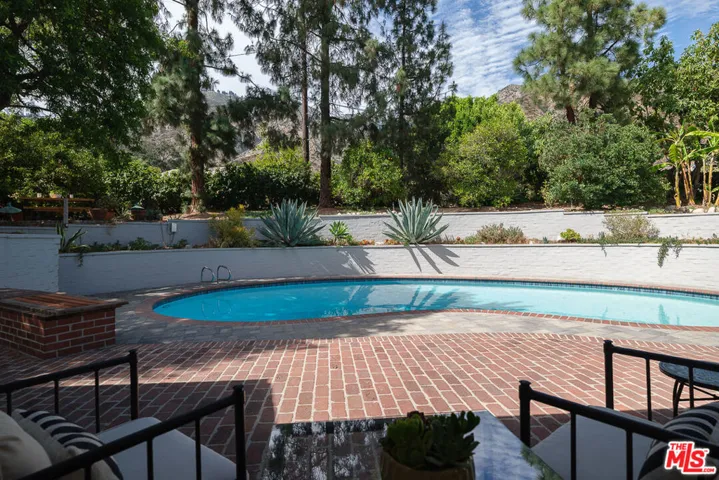 1955 Windover Road, Pasadena, California 91107