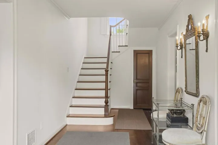 7716 Lookout Drive, La Jolla, California 92037
