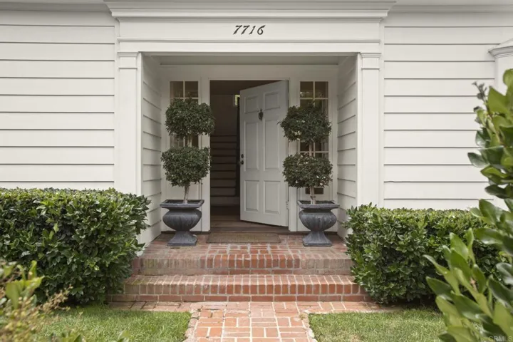 7716 Lookout Drive, La Jolla, California 92037