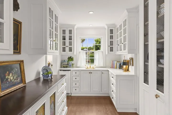 7716 Lookout Drive, La Jolla, California 92037