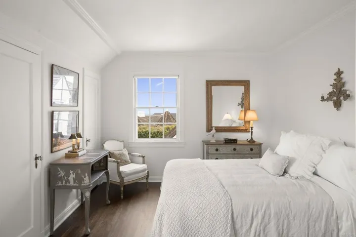 7716 Lookout Drive, La Jolla, California 92037