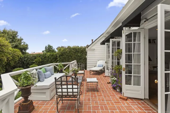 7716 Lookout Drive, La Jolla, California 92037
