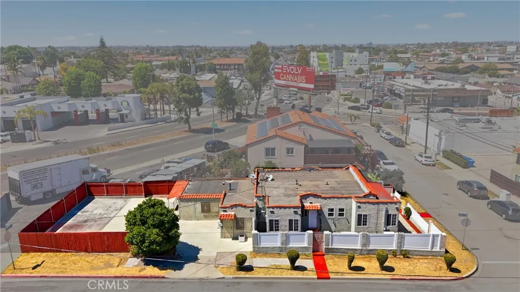 Virtually enhanced to show property lines