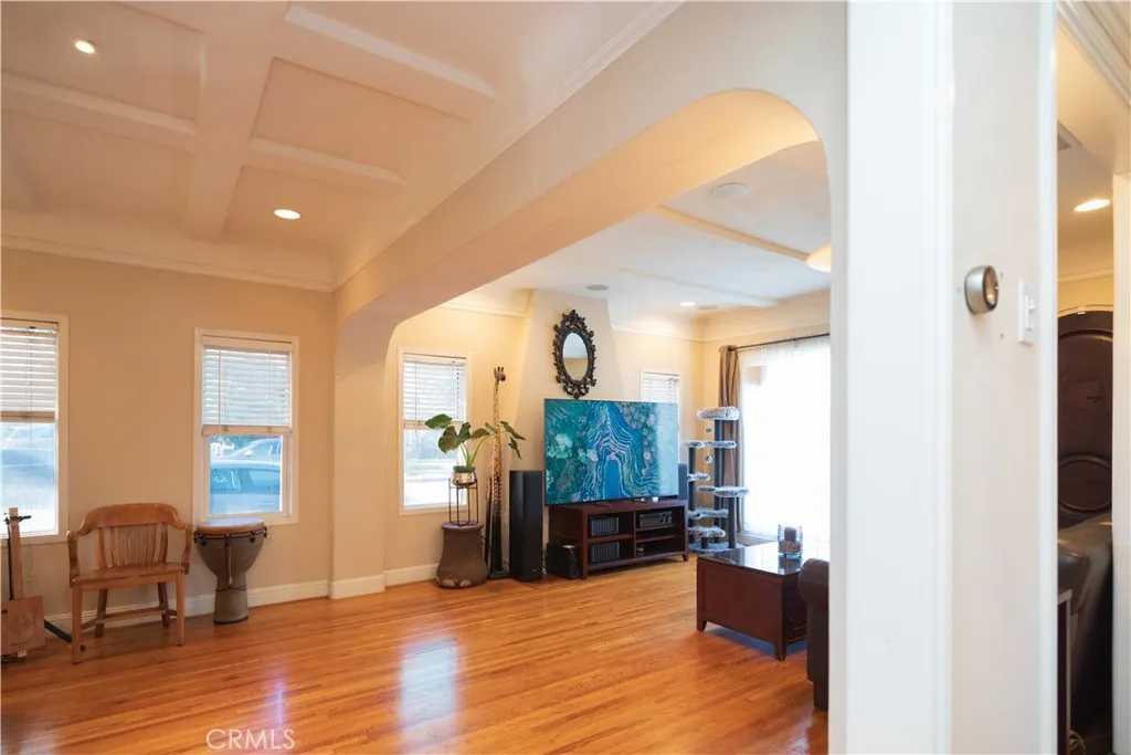 This home offers exquisite archetectural features.