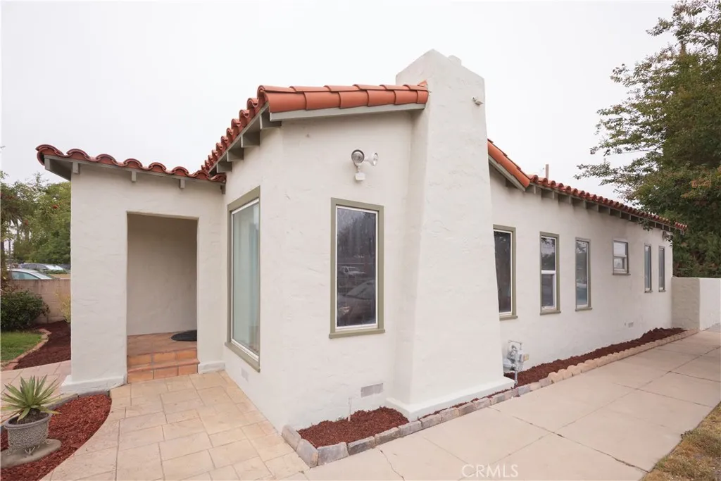 Situated on a corner lot centrally located to freeways amusement parks and much more.