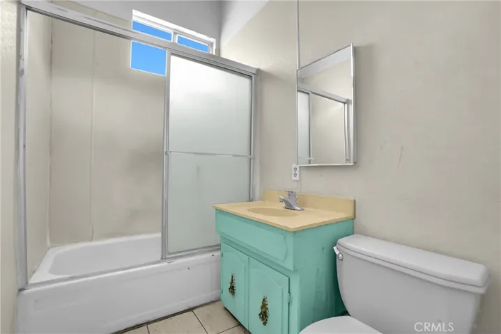 Front House - Bathroom #2