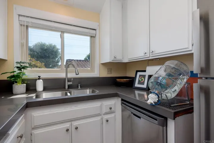 1976 Fairlee Drive, Encinitas, California 92024