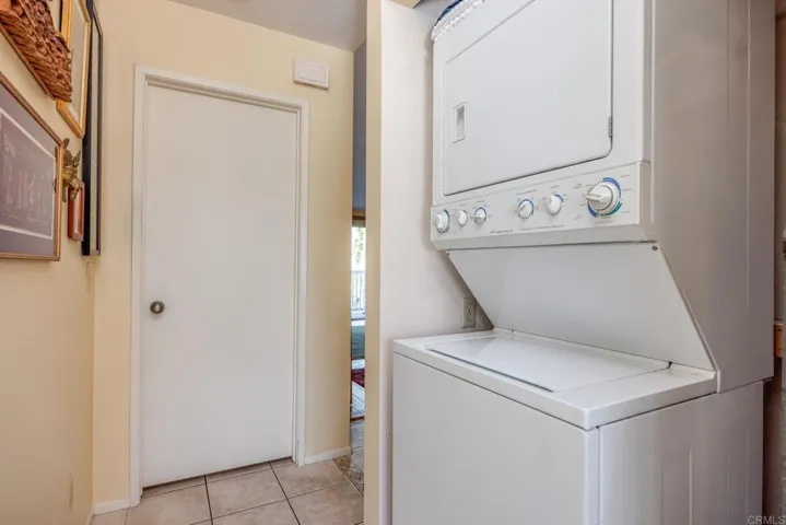1976 Fairlee Drive, Encinitas, California 92024