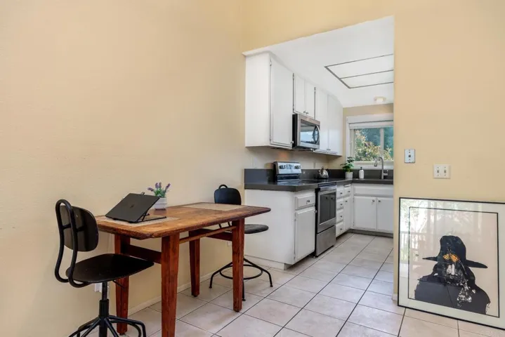 1976 Fairlee Drive, Encinitas, California 92024