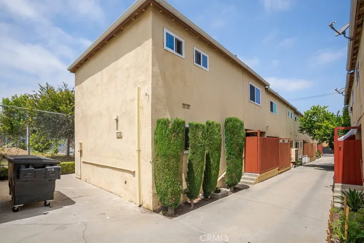 2516 Virginia, Santa Monica, California 90404